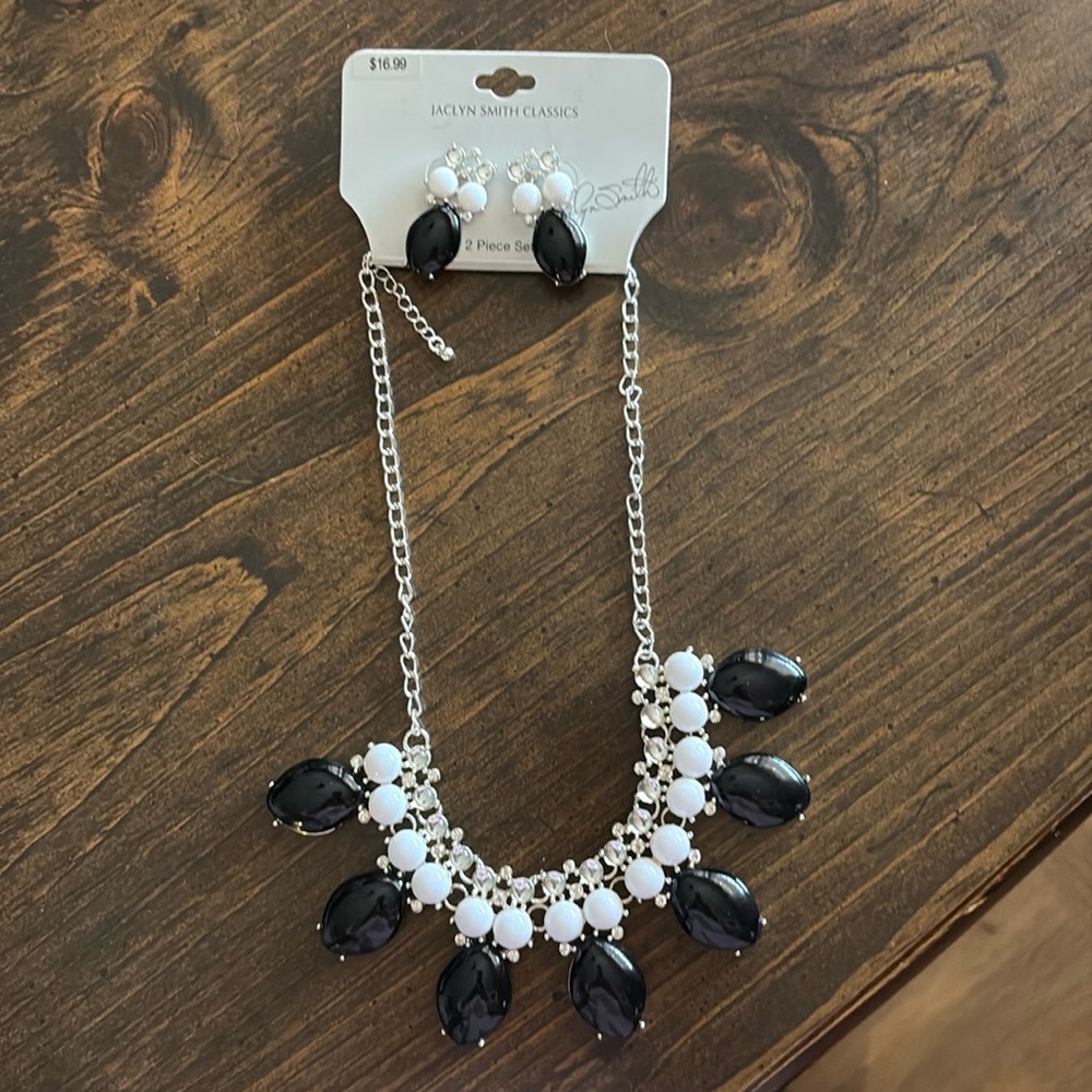 Elegant Black and White Necklace Set